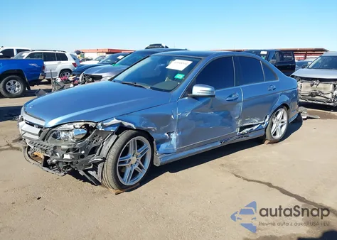 2011 Mercedes-Benz C 300 Sport z USA, uszkodzony, nr VIN WDDGF5EB8BA454469